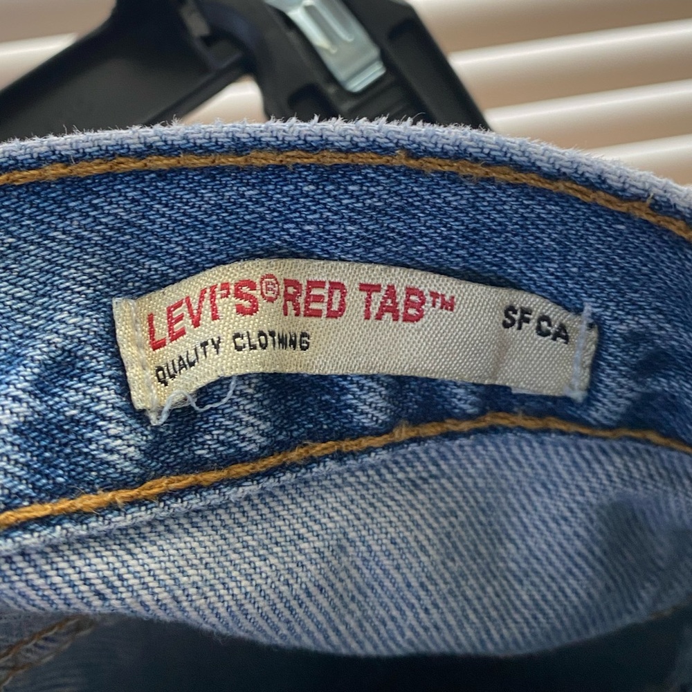 Levi’s Red Tab Vtg Y2K Light Wash Knee Denim Jean Slit Skirt Mom Style Classic 8 - Picture 7 of 9